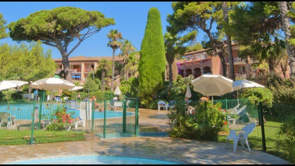 Entre Mer Et Piscine Hyères Zewnętrze zdjęcie